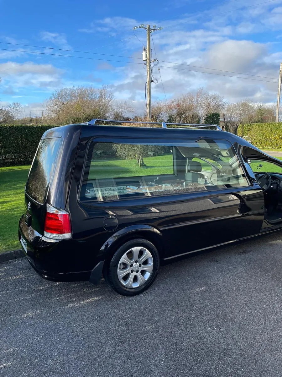 Vauxhall Vectra Hearse - Image 2