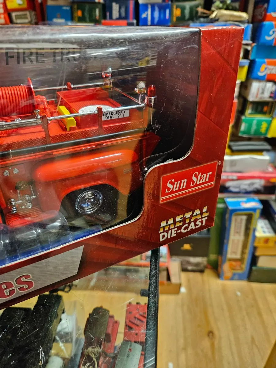 Corgi Sunstar Fire Engine 1:18 - Image 2