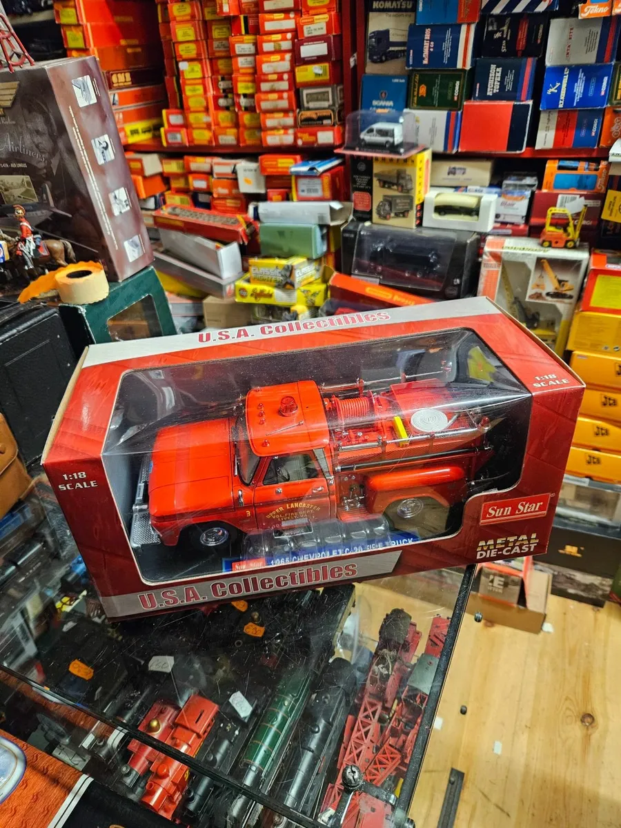 Corgi Sunstar Fire Engine 1:18 - Image 1