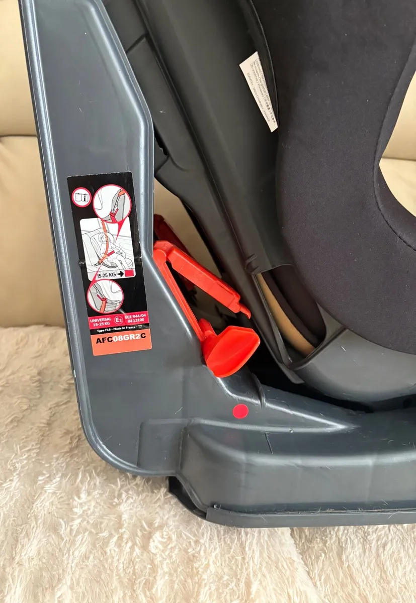 Car seat only used couple of times - Image 2