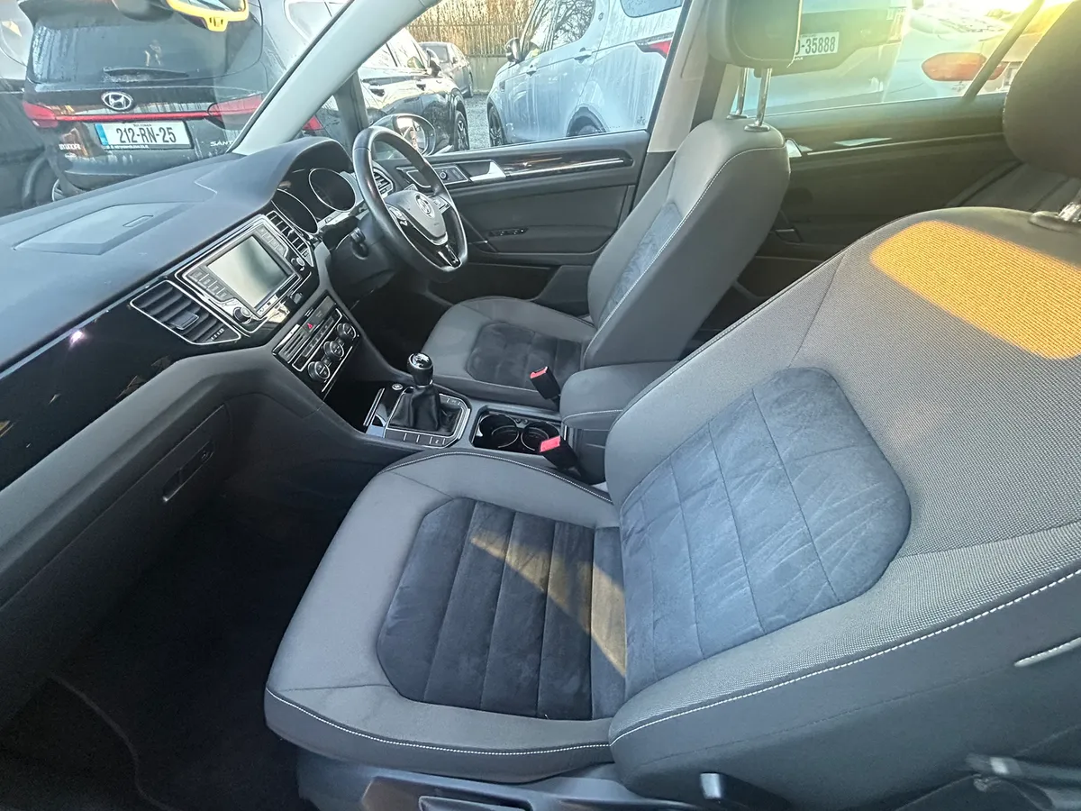 16 VW GOLF PLUS 1.2 HIGHLINE ULTRA LOW KMS - Image 4