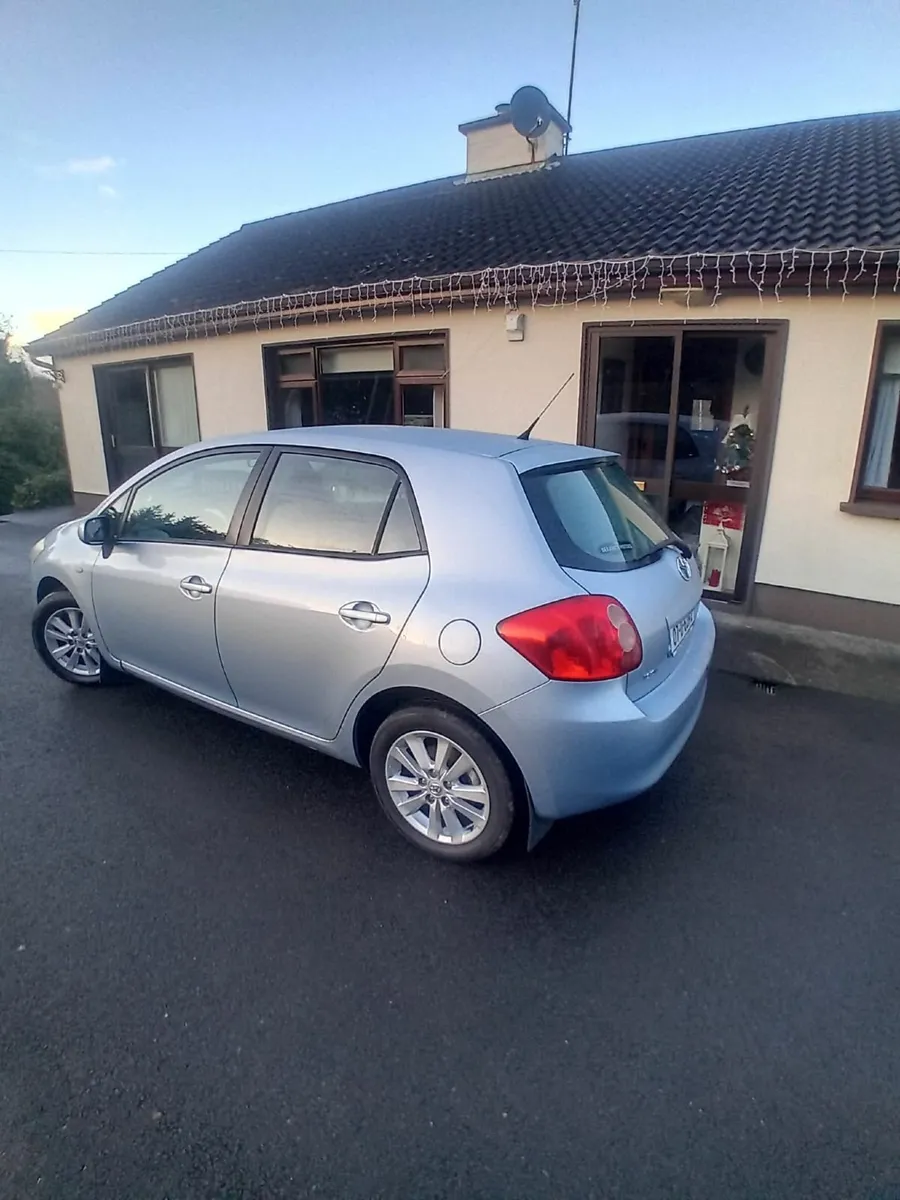 Toyota Auris 2007 - Image 2