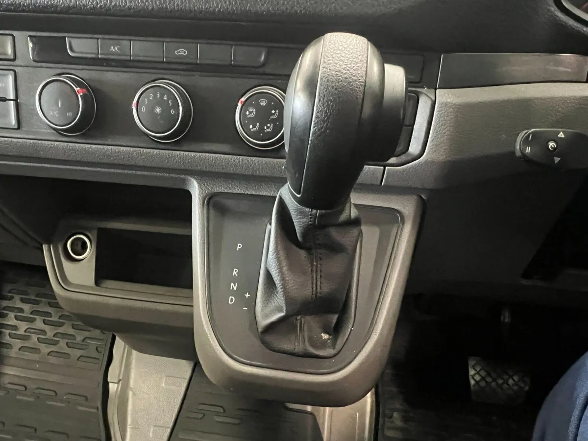 Volkswagen Crafter 2.0 TDI CR35 Luton Van - Image 3