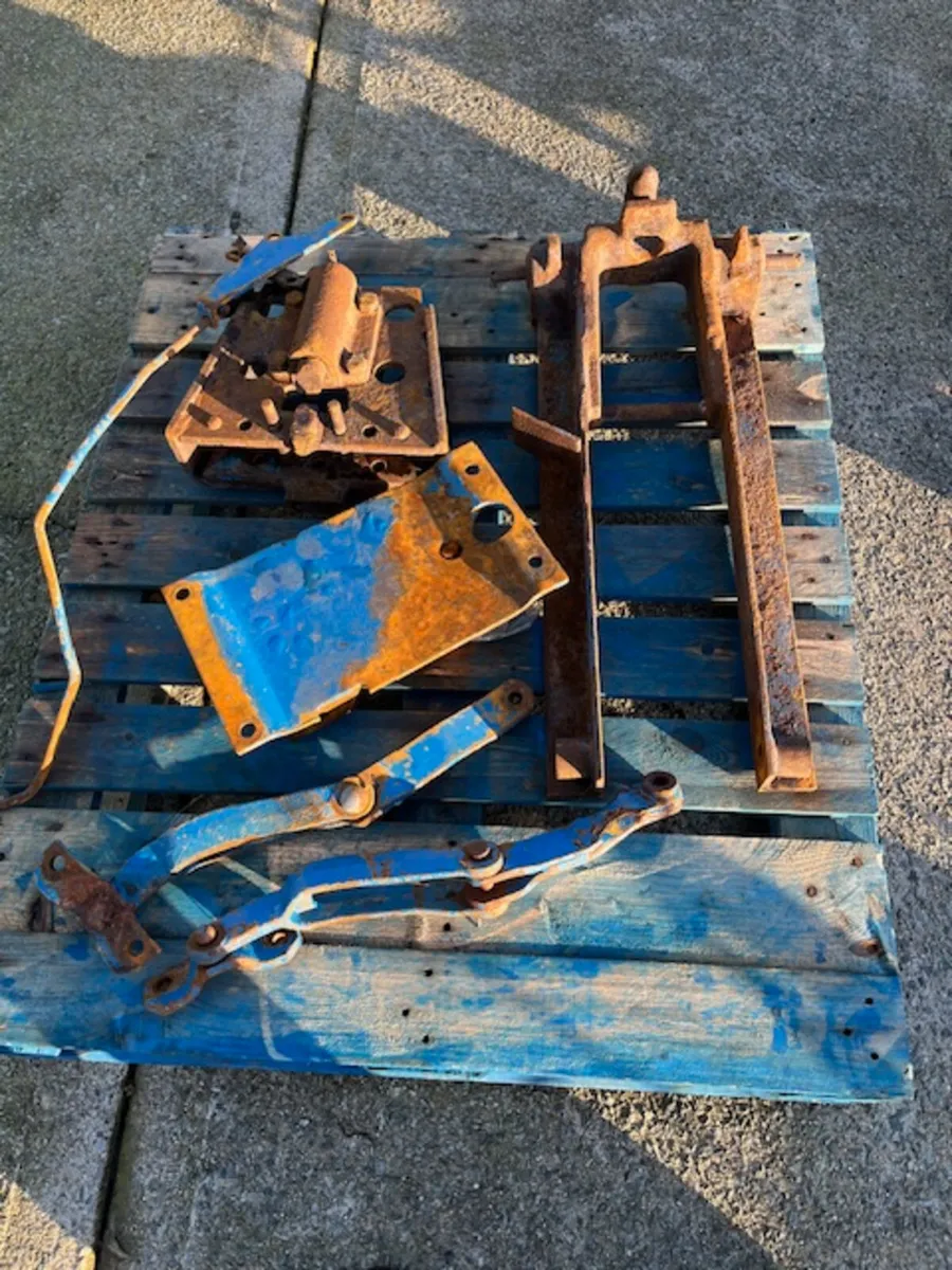 Ford Pickup Hitch suit Ford 4600 or 4000 - Image 1