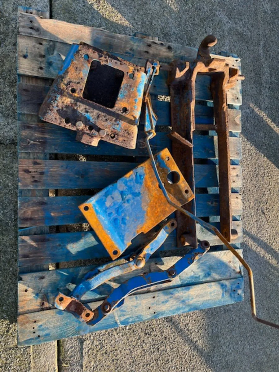 Ford Pickup Hitch suit Ford 4600 or 4000 - Image 3