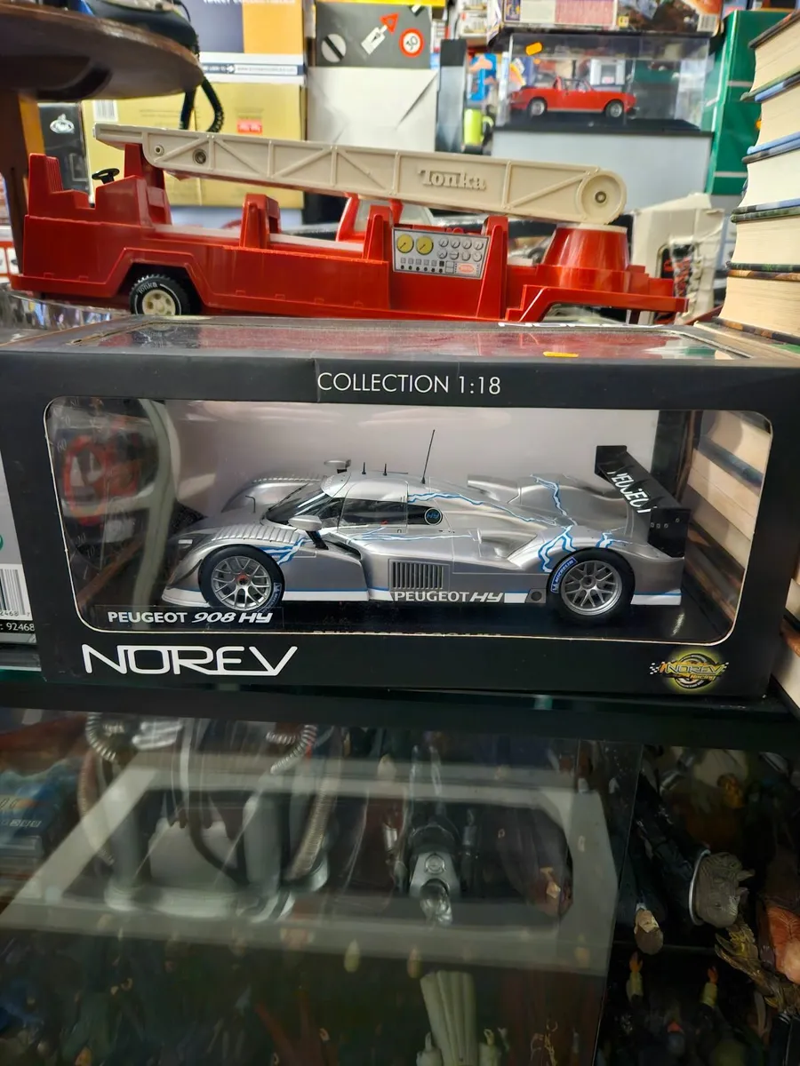 Corgi Norev Peugeot 908 1:18 - Image 1