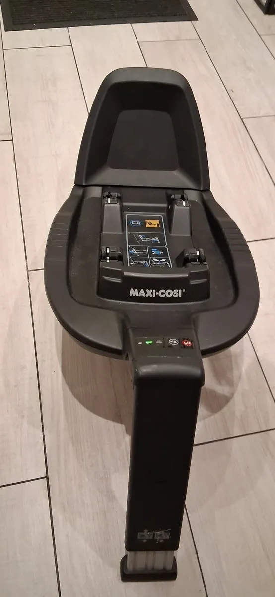 Maxi Cosi car seat and Isofix - Image 3