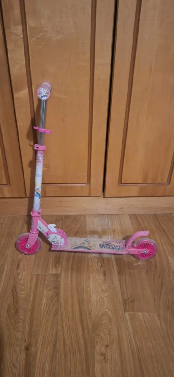 Girls unicorn Scooter - Image 1