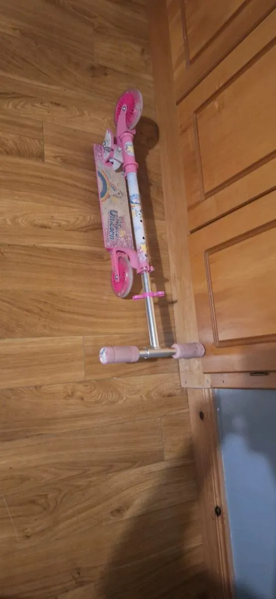 Girls unicorn Scooter - Image 3