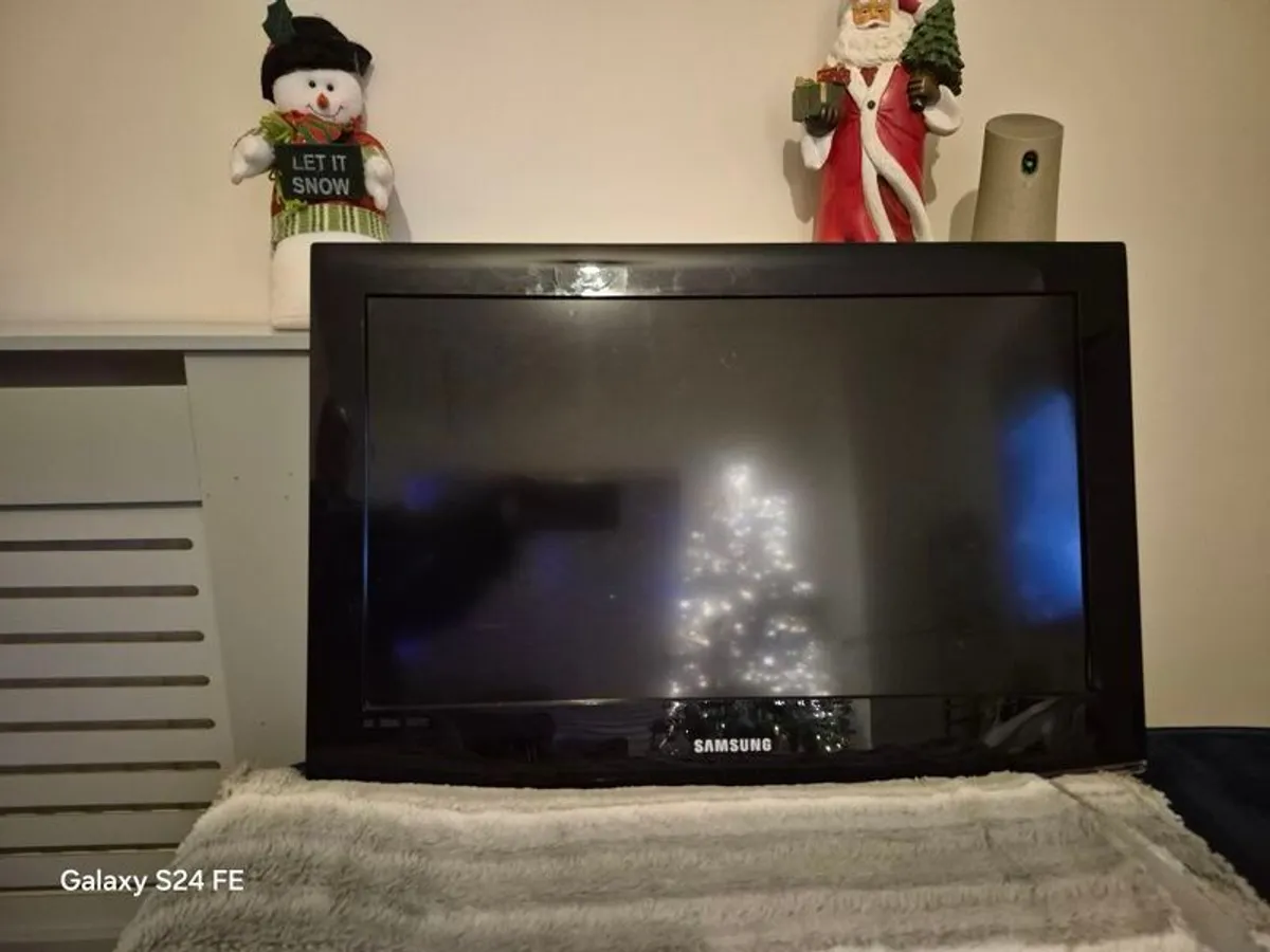 Samsung TV with HDMI port - Image 1