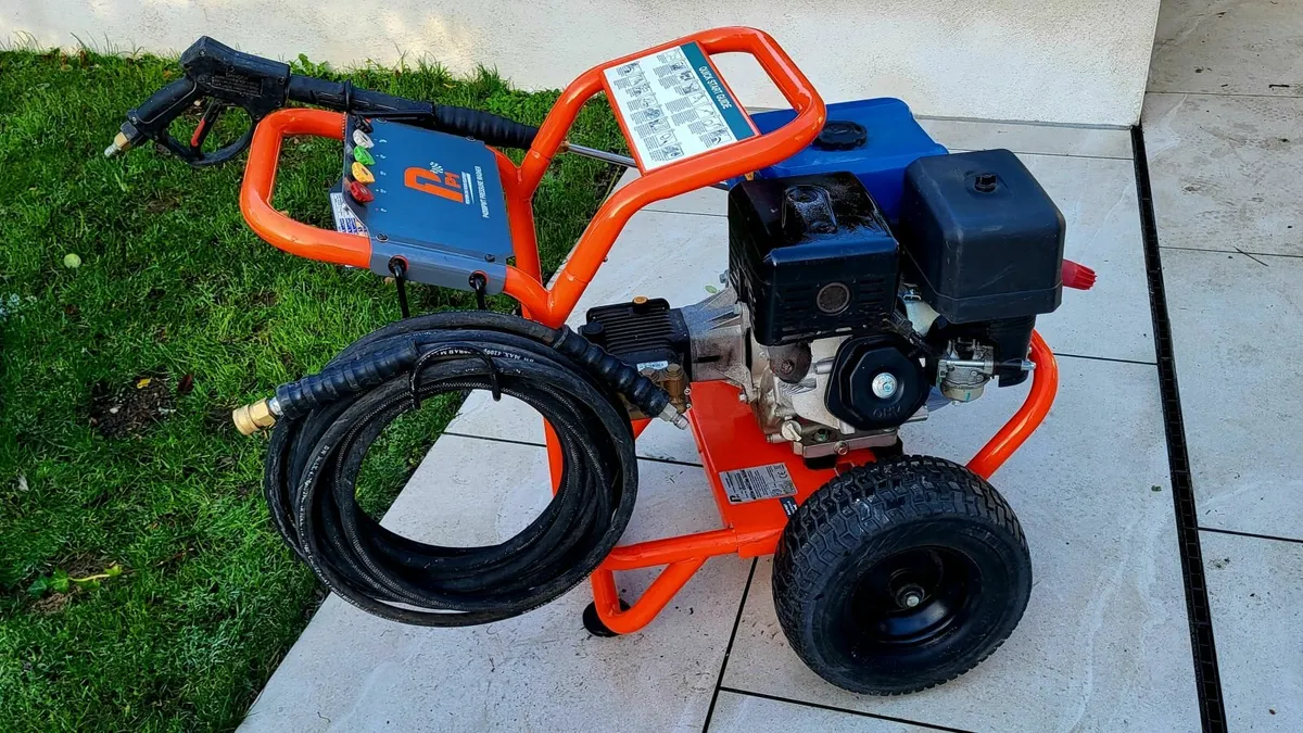Hyundai P1 4200psi 290bar Petrol Pressure Washer - Image 1