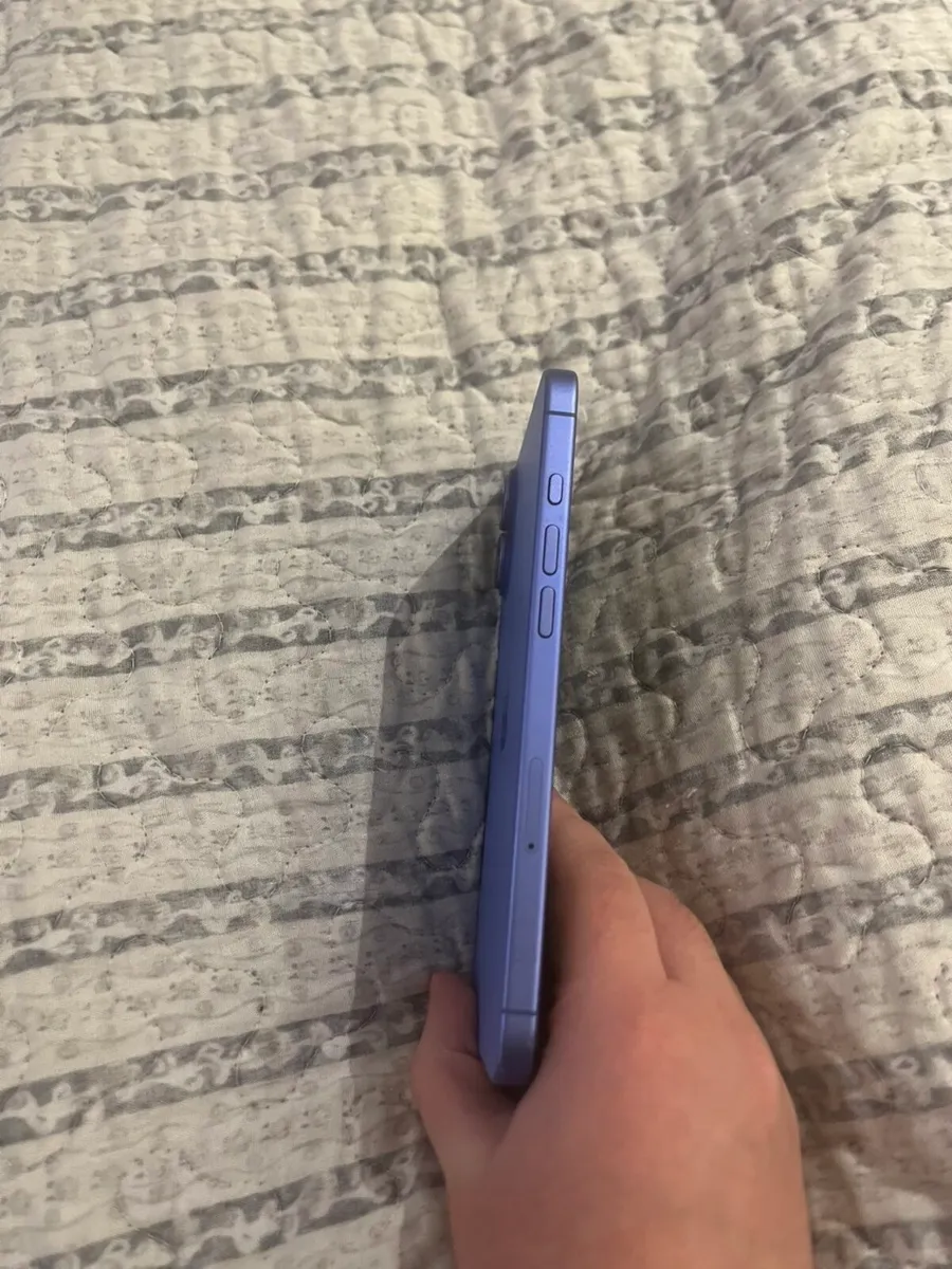 iPhone 16 Plus - Image 2