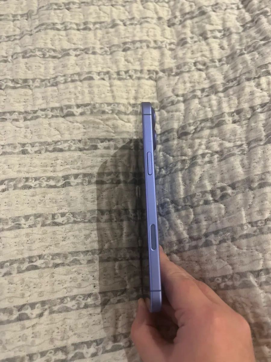 iPhone 16 Plus - Image 3