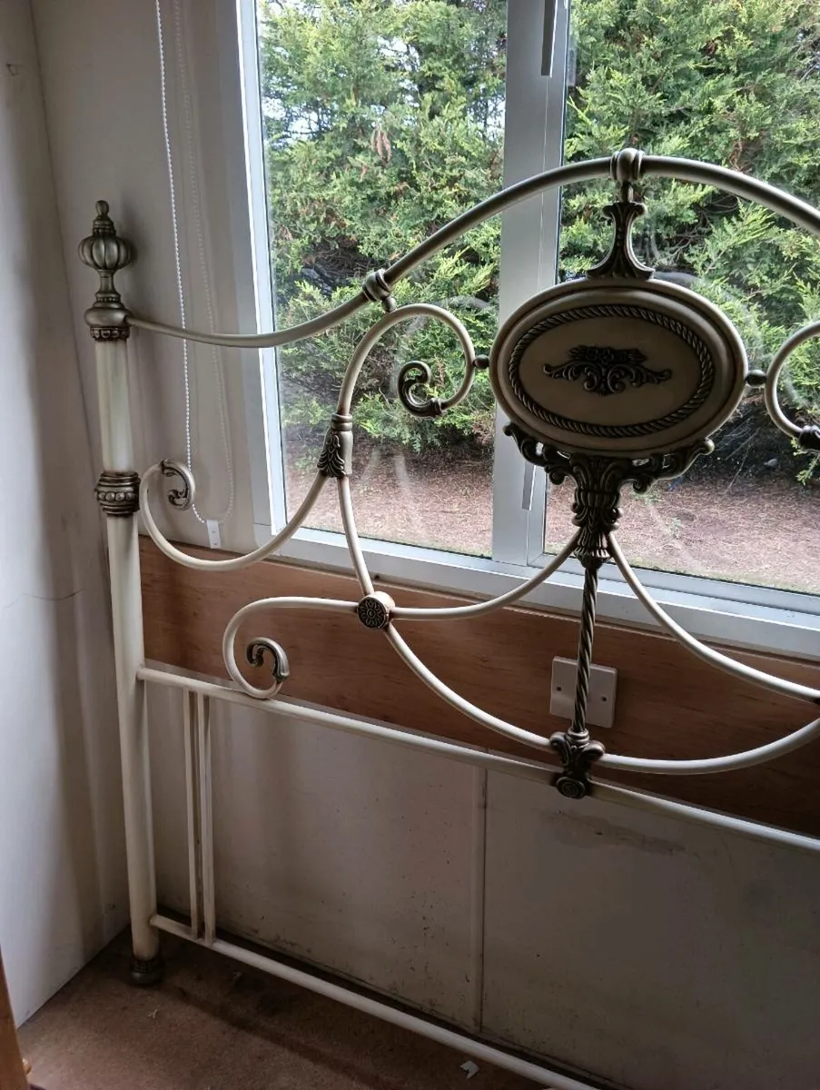 Like new king size headboard - Image 2