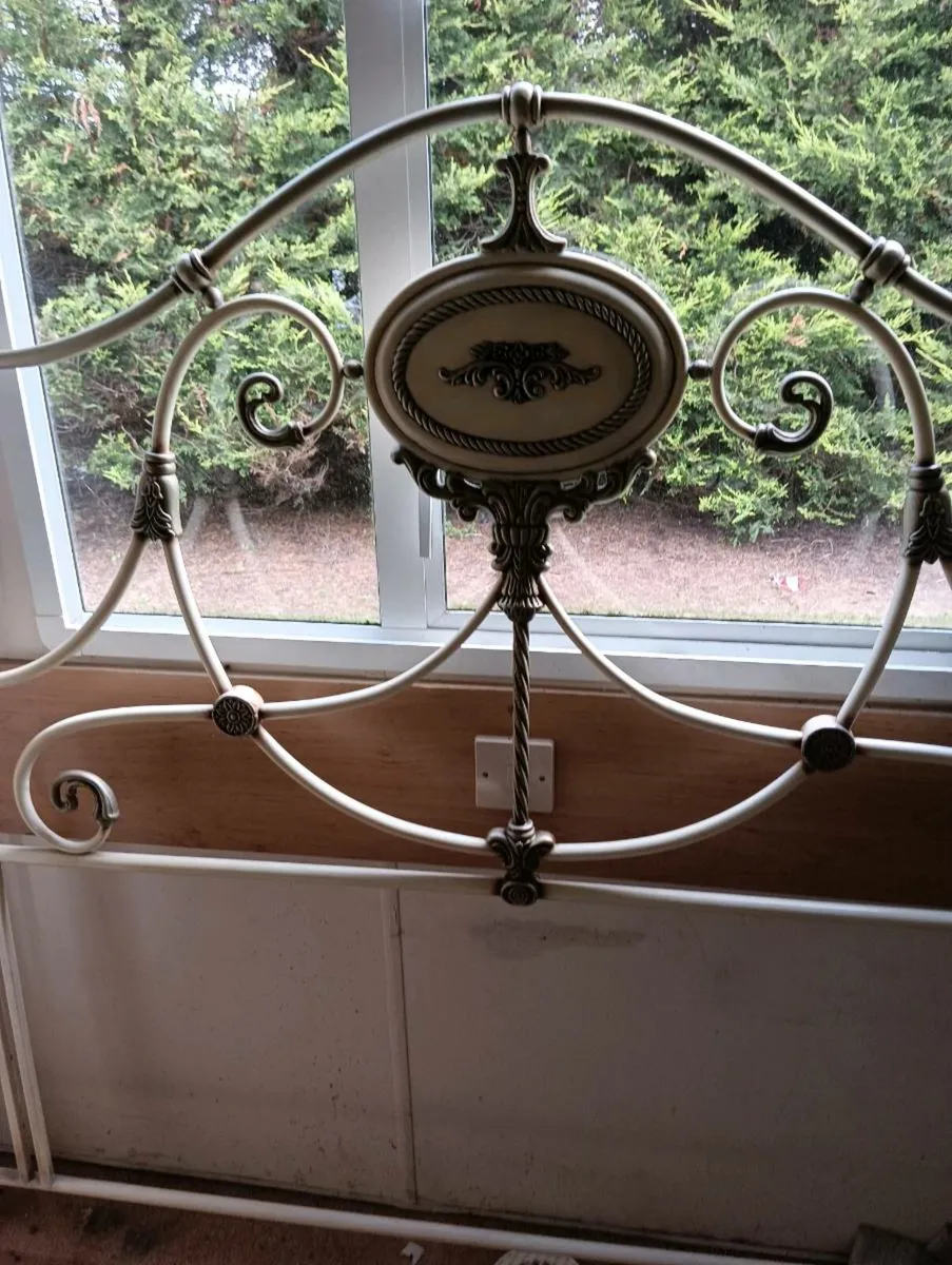 Like new king size headboard - Image 4