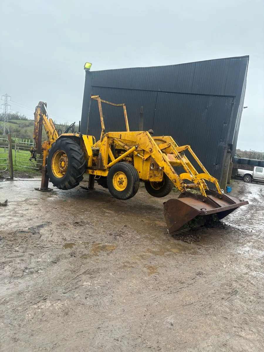 Massey digger/loader - Image 1