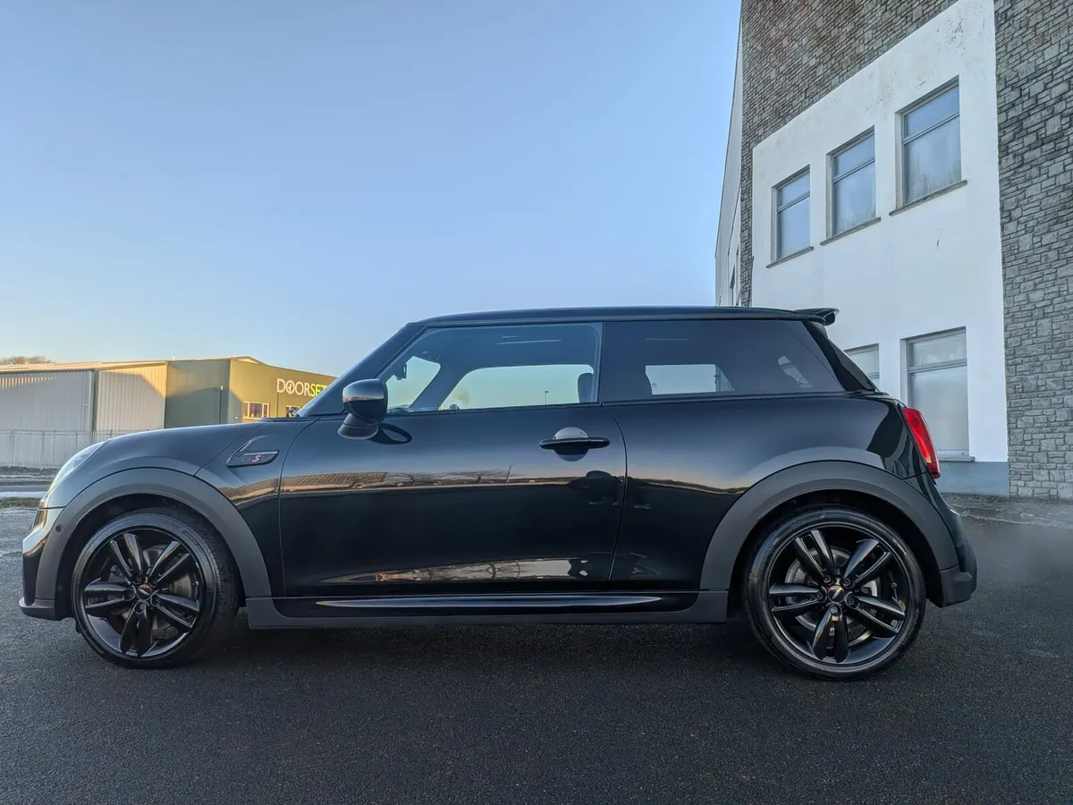Mini Cooper John Cooper Works Fully Loaded - Image 2