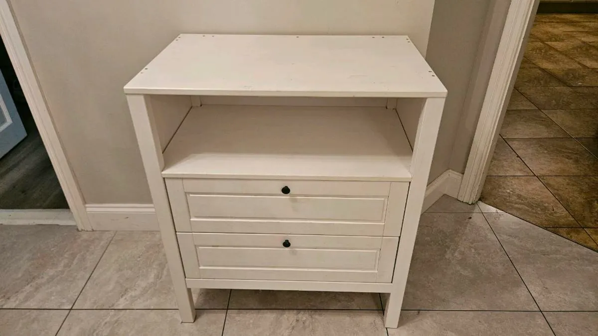 Baby changing table - Image 1