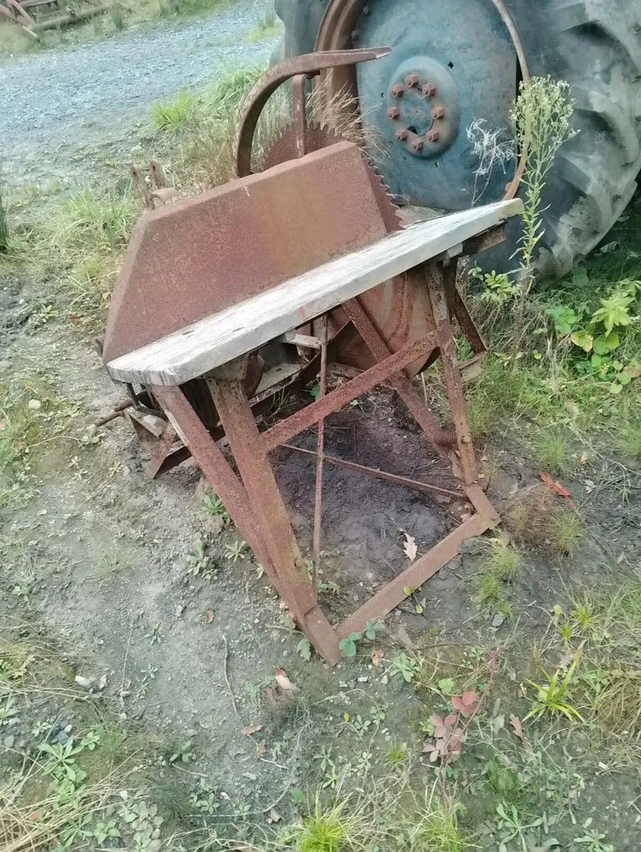 Sawbench Ferguson Original Condition Vintage - Image 4