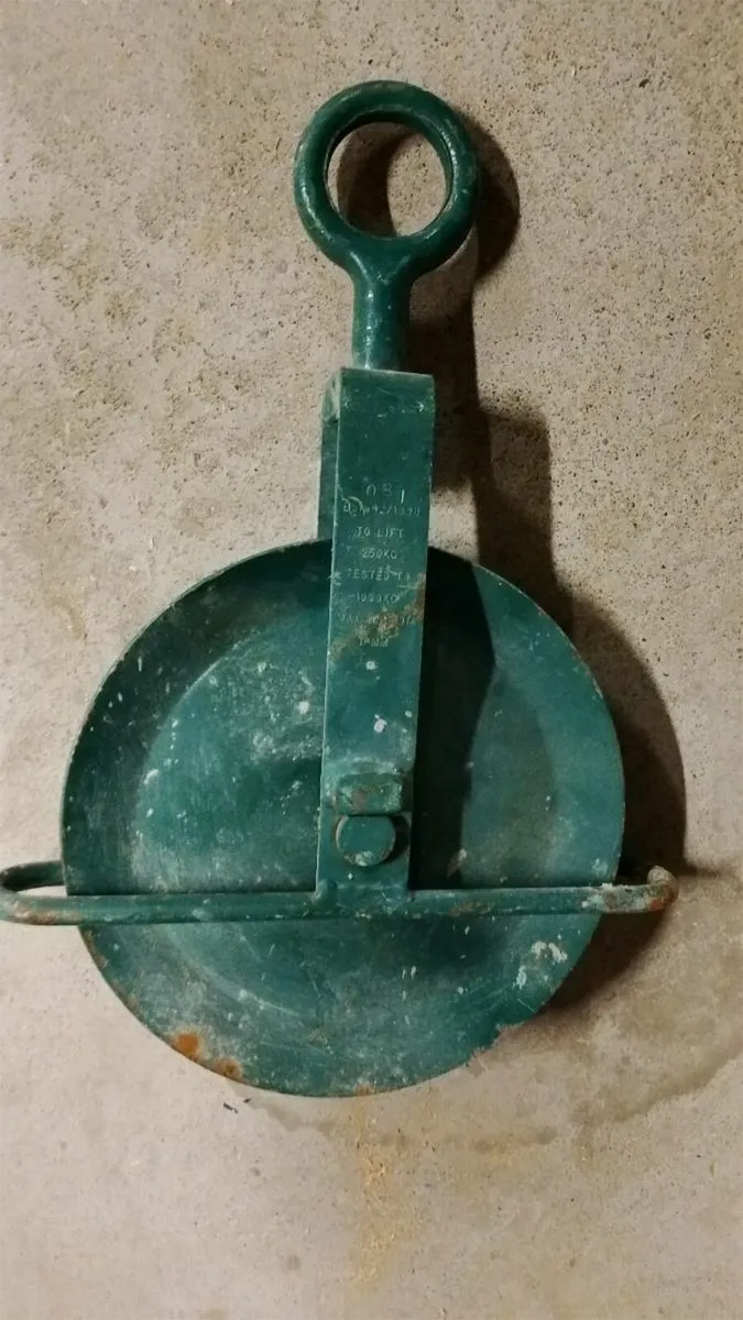 Scaffolding pulley - Image 1
