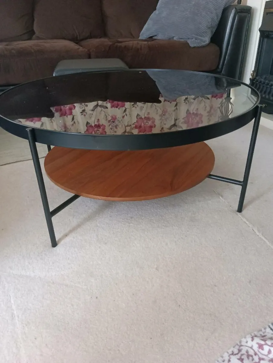 Beautiful round coffee table new. - Image 1