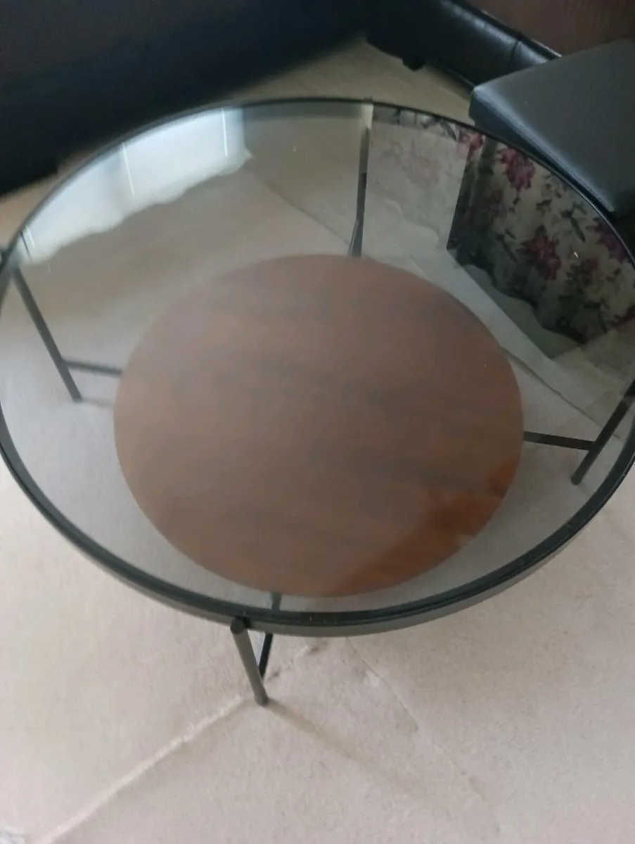 Beautiful round coffee table new. - Image 3