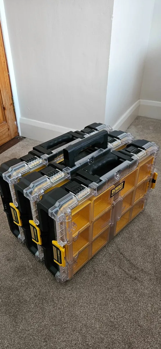 Dewalt 2.0 Screw Box  X 3 - Image 4