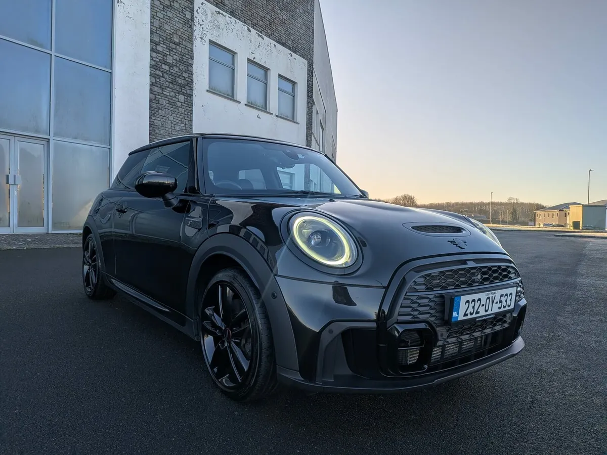 Mini Cooper John Cooper Works Fully Loaded - Image 3