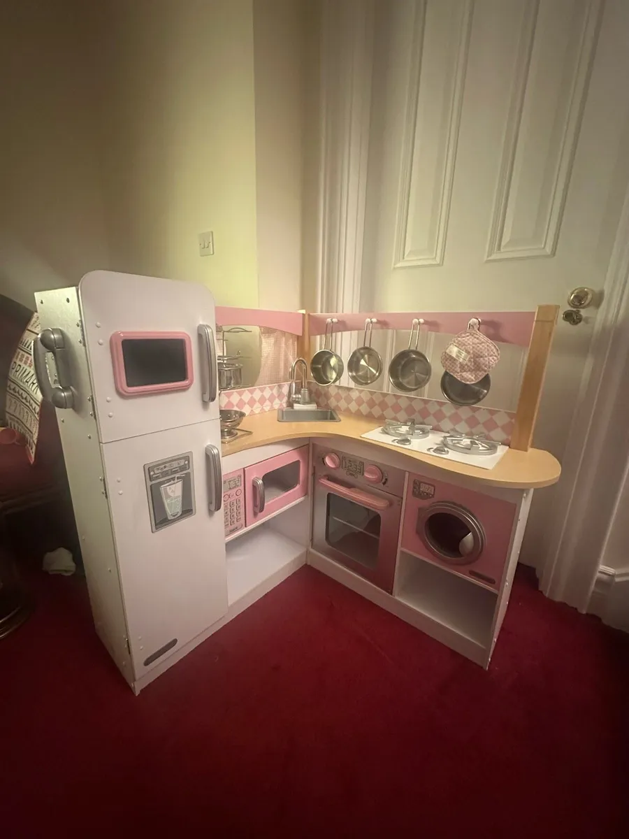 Kid craft toy kitchen - Image 1