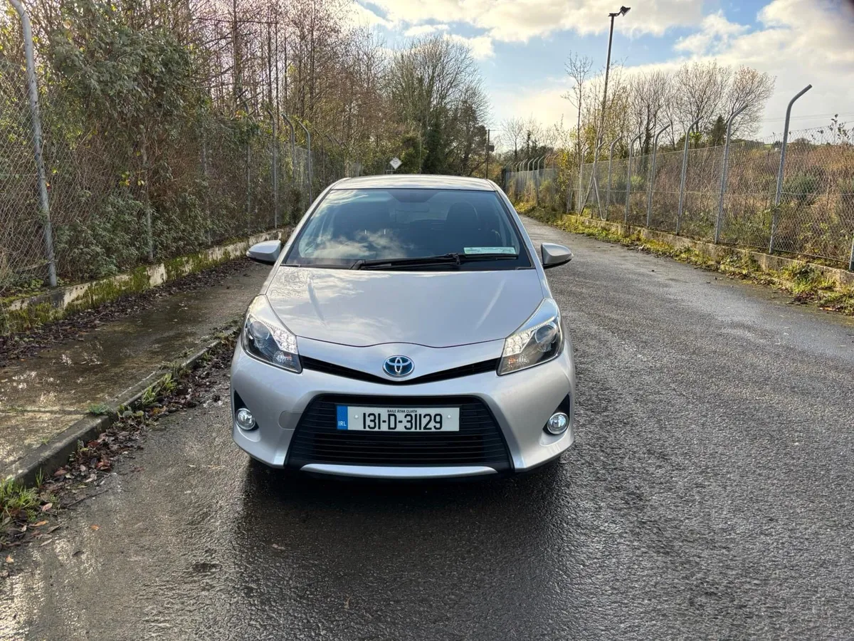 Toyota Yaris hybrid - Image 2