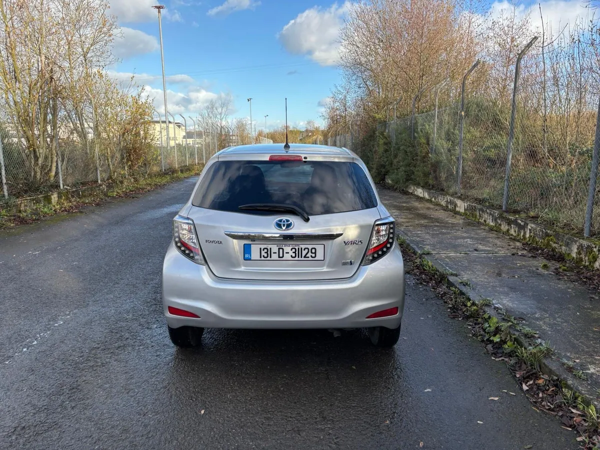 Toyota Yaris hybrid - Image 3