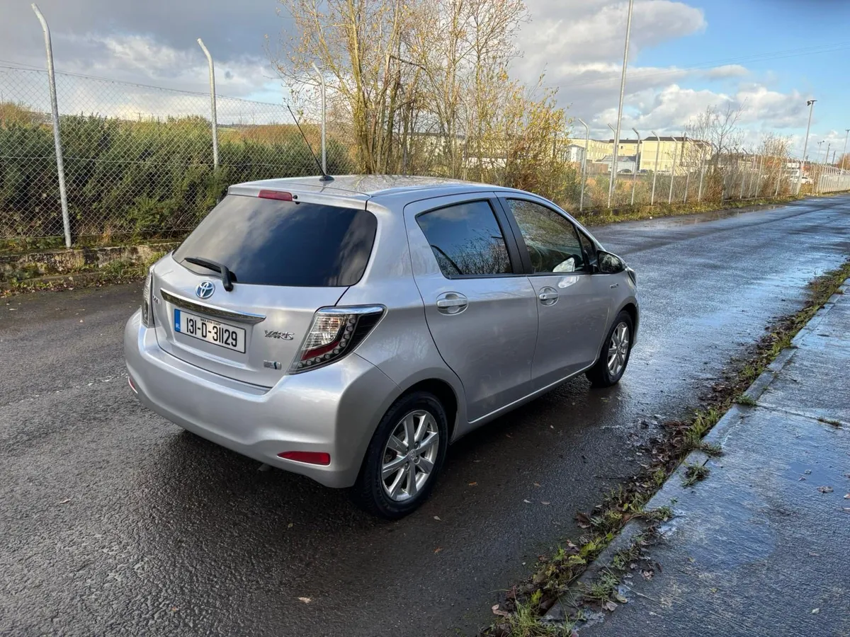 Toyota Yaris hybrid - Image 4
