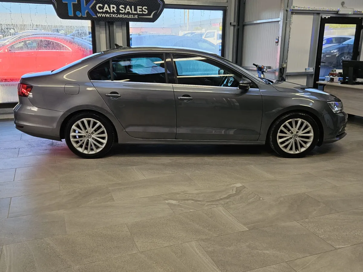 16 VOLKSWAGEN JETTA 2.0 DIESEL HIGHLINE - Image 2