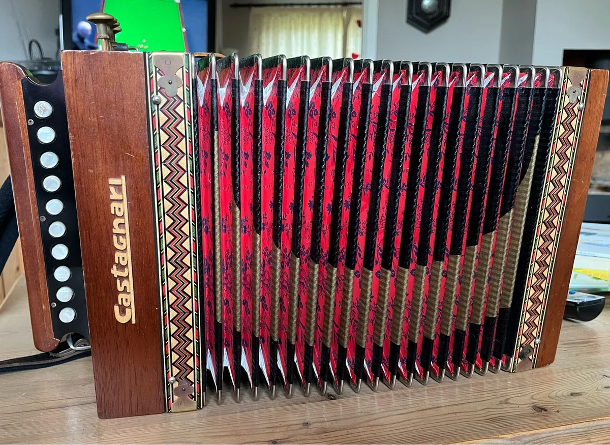 Castagnari Melodeon - Image 2