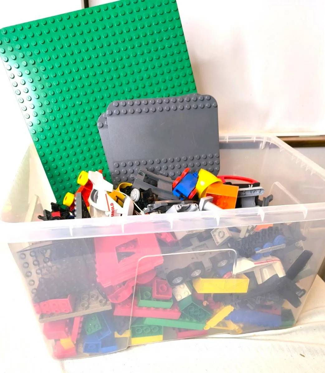 Large Lego Duplo Bundle (411 pieces +3 plates) - Image 1