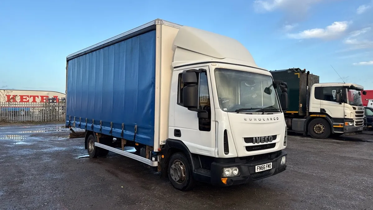 2016 Iveco Curtainside - Image 1