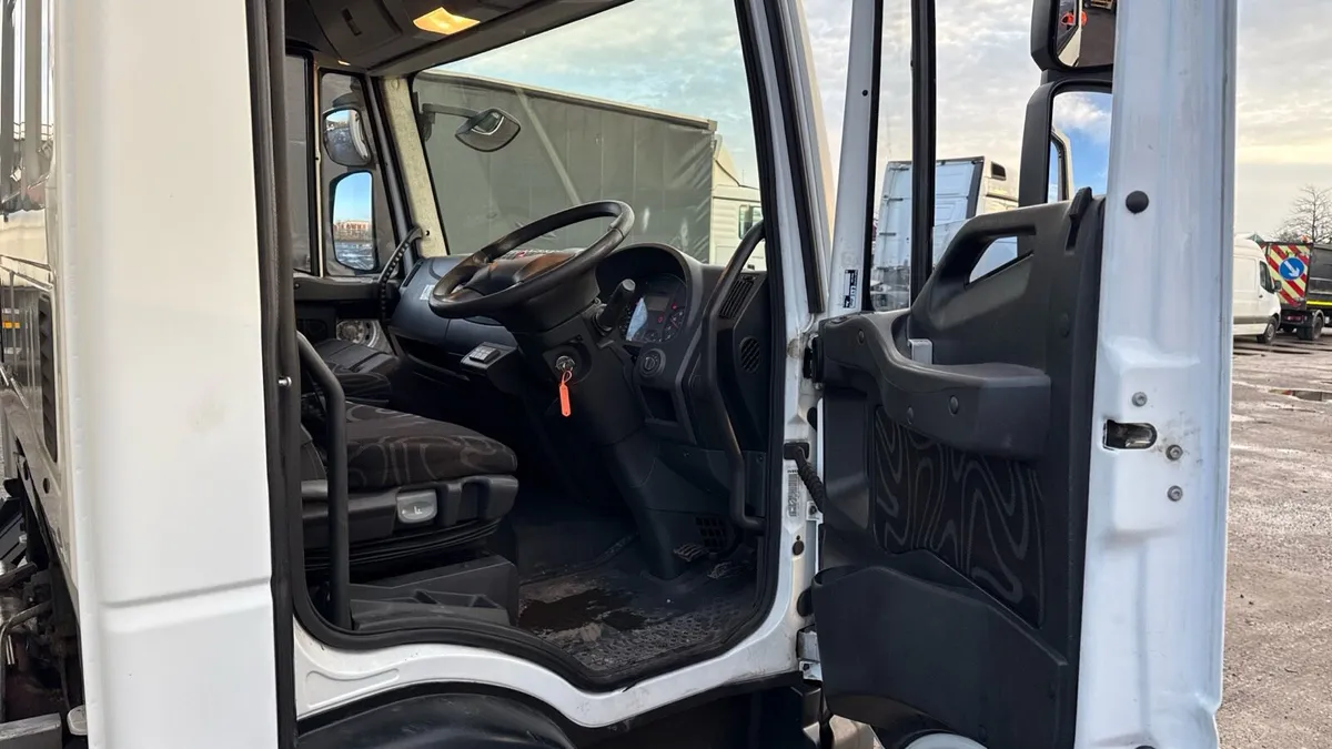 2016 Iveco Curtainside - Image 3