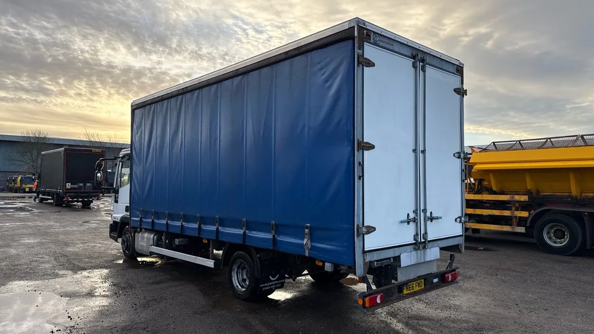2016 Iveco Curtainside - Image 4
