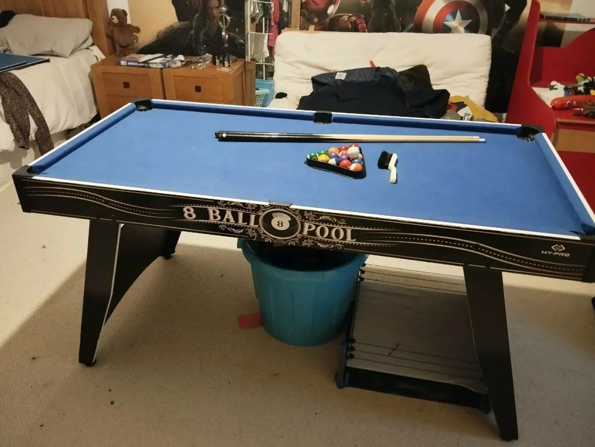 Pool table - Image 1