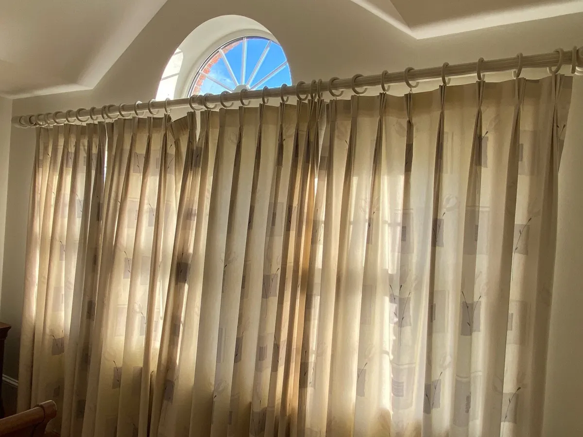 Curtains - Image 2