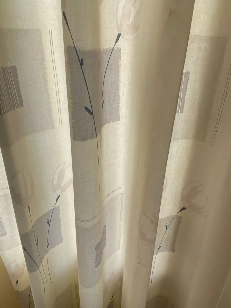 Curtains - Image 3