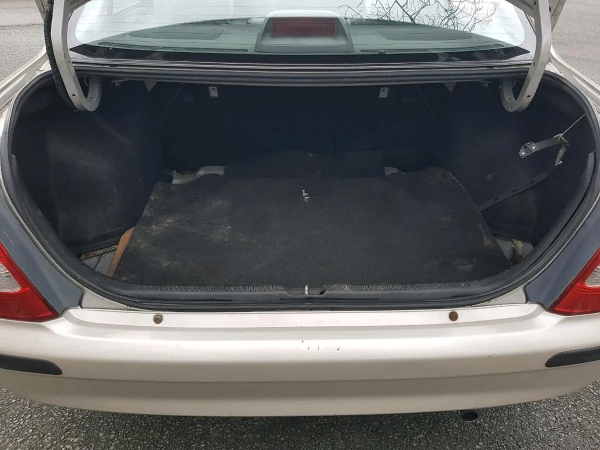 01 MAZDA 323 1.3 PETROL - Image 4