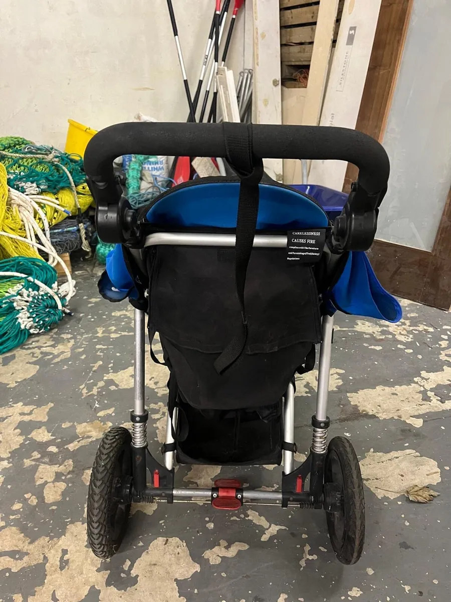 Out n about single buggy - Image 2