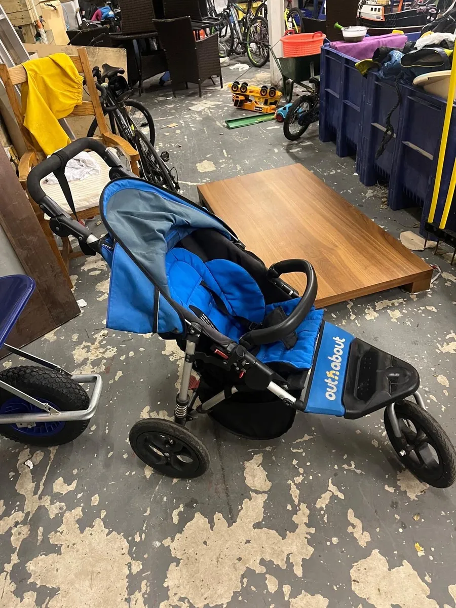 Out n about single buggy - Image 3