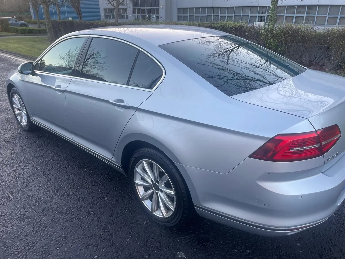 151 Volkswagen Passat - Image 4