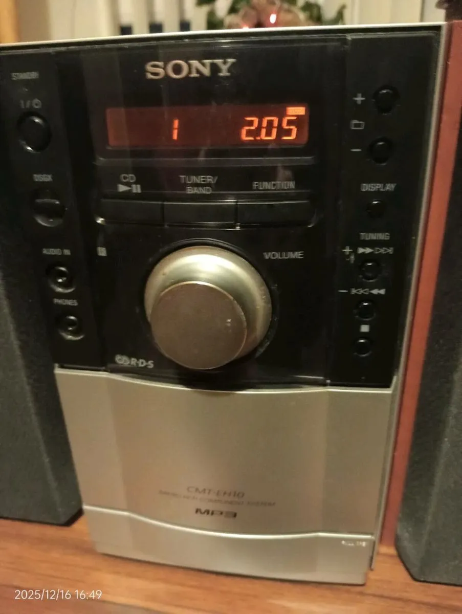 Sony HiFi system - Image 3