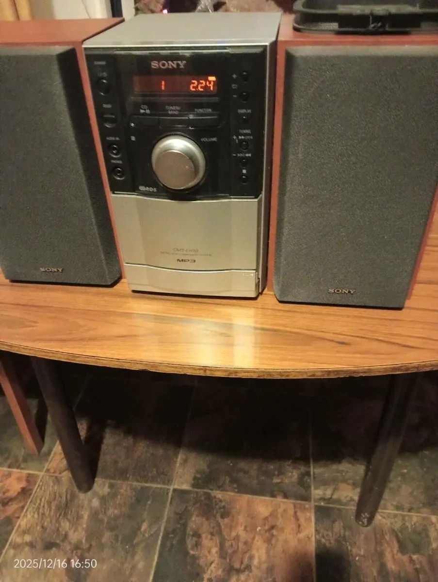 Sony HiFi system - Image 4