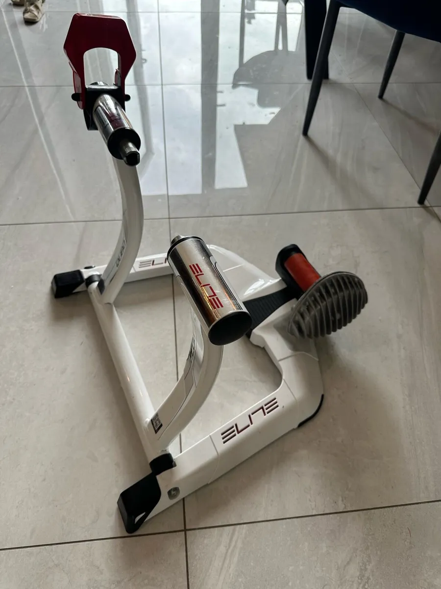 Elite Fluid Turbo Trainer - Image 2