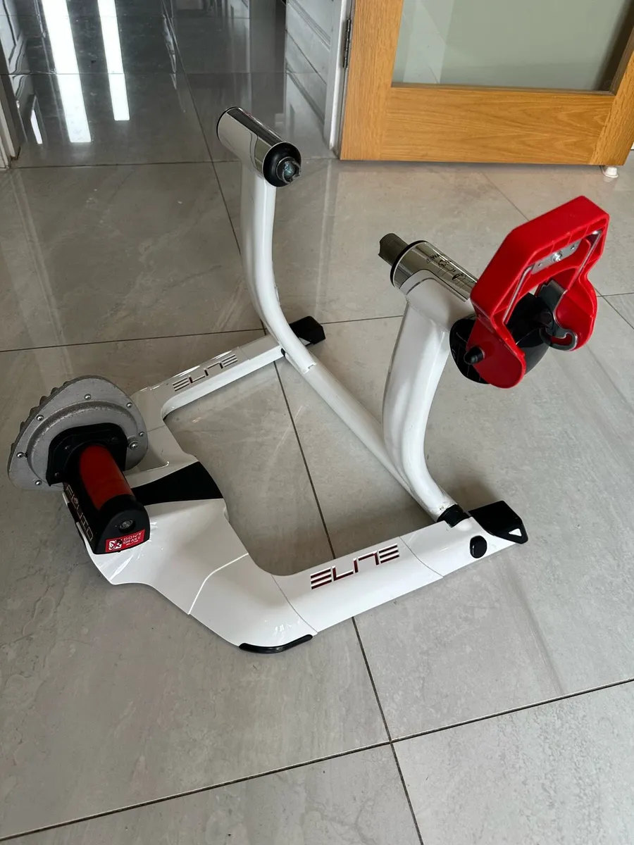 Elite Fluid Turbo Trainer - Image 1