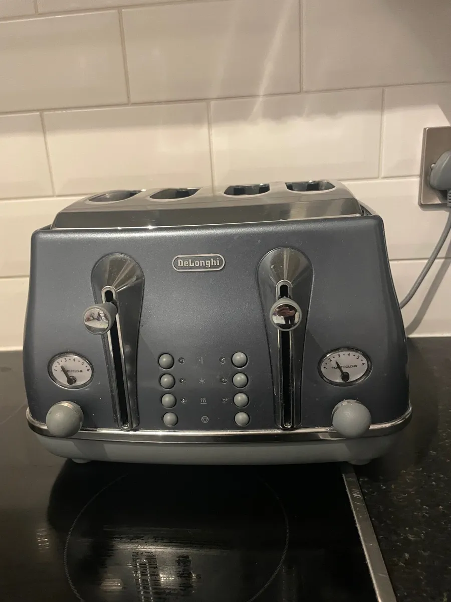 DēLonghi Kettle & Toaster Set - Image 1